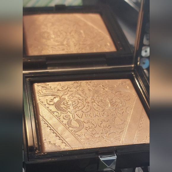 GIVENCHY Teint Couture SHIMMER Powder COLOR: 02 Shimmery Gold FACE HIGHLIGHTER. - Picture 3 of 11